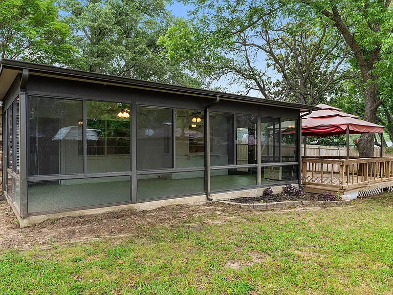 105 Wisteria Ct — Photo 23