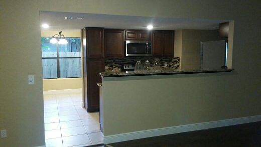 3rd image of 2367 Windsor Oaks Ave