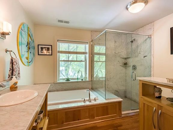 4th image of 410 E 41st St APT 1W