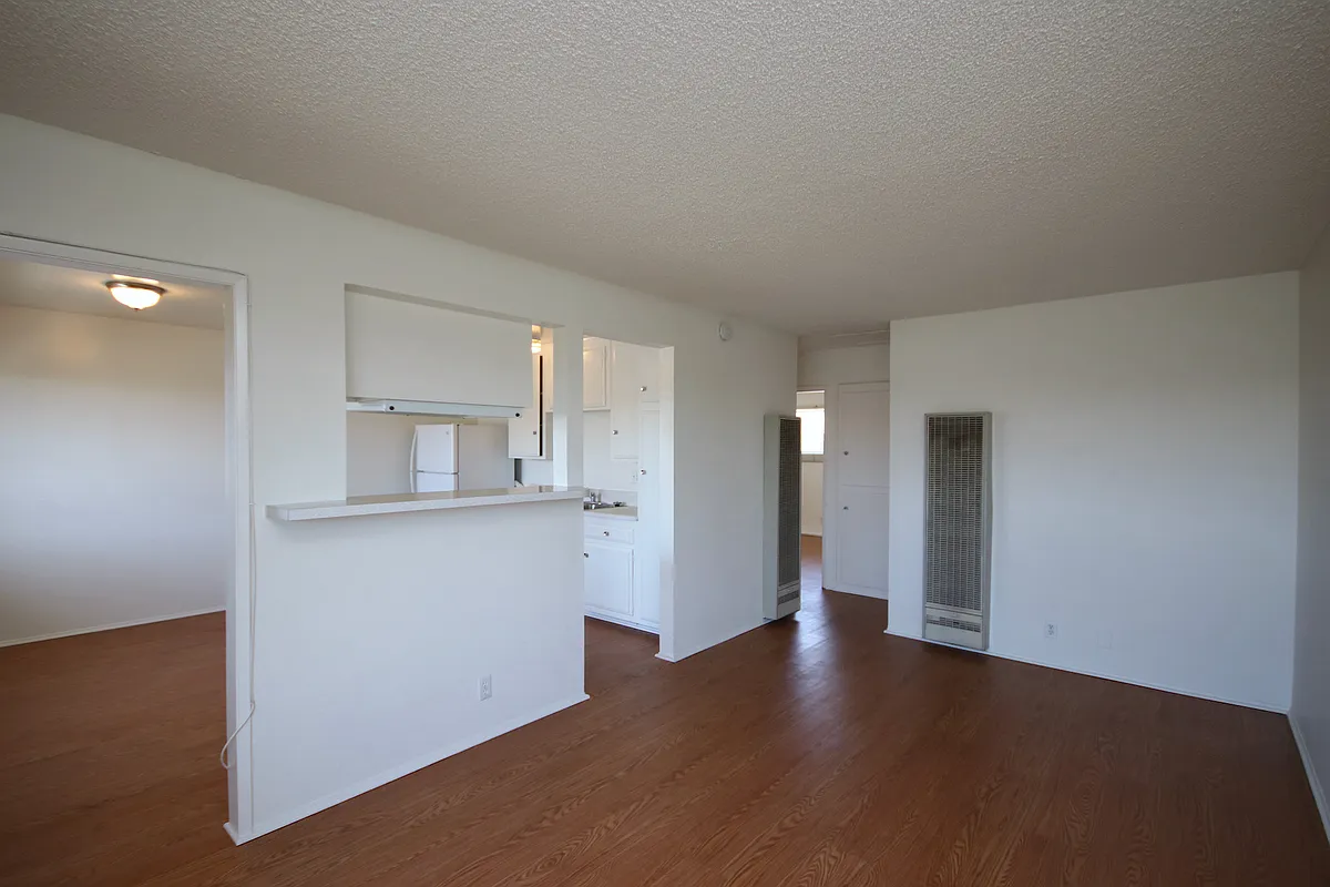 Building Photo - 1005 S Marguerita Ave #E