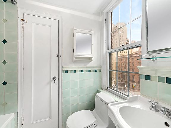 4th image of 16 Park Ave #6D