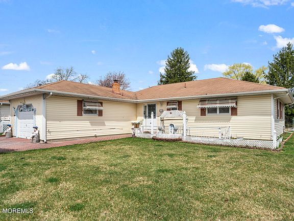 3rd image of 555 Jamaica Boulevard