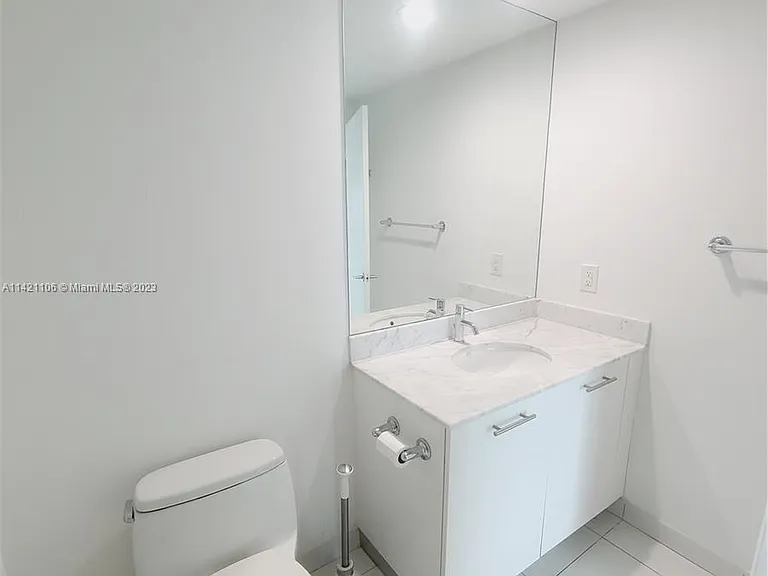 55 SE 6th St #1208 — Photo 3