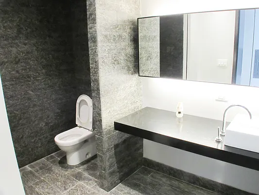 Sold by Manhattan Network Inc. | media 3