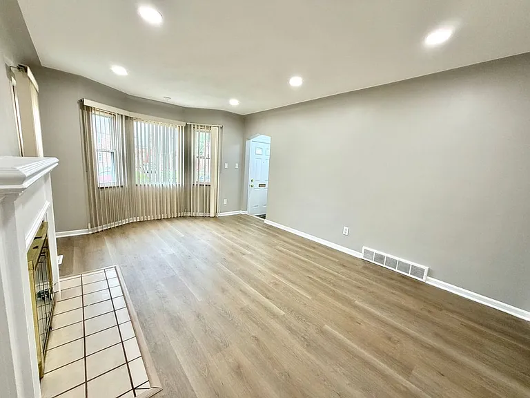 18235 Tracey St — Photo 11
