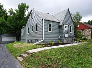 13705 W Prospect Dr, New Berlin, WI 53151