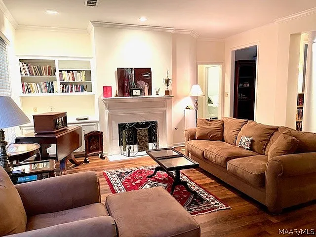 8136 Greyfield Dr — Photo 2