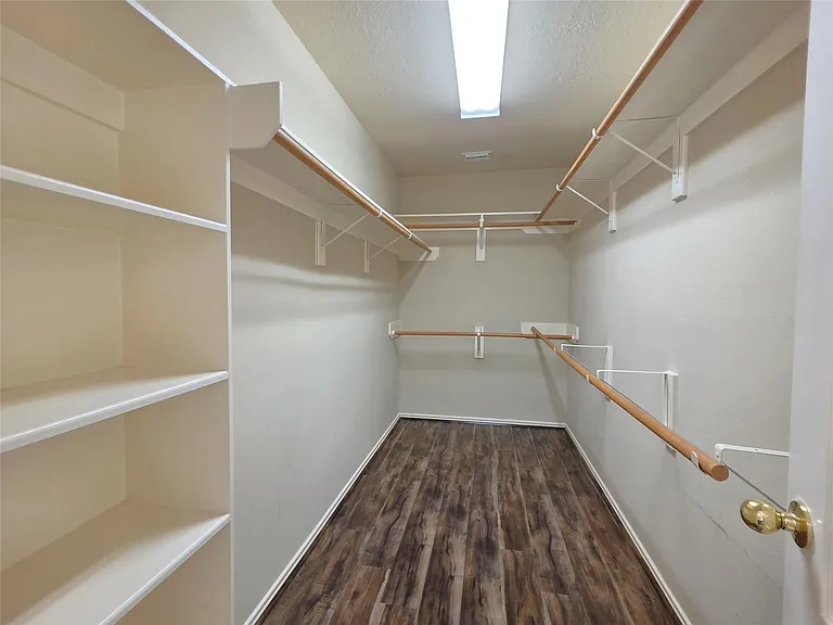 10038 Barr Lake Dr — Photo 20