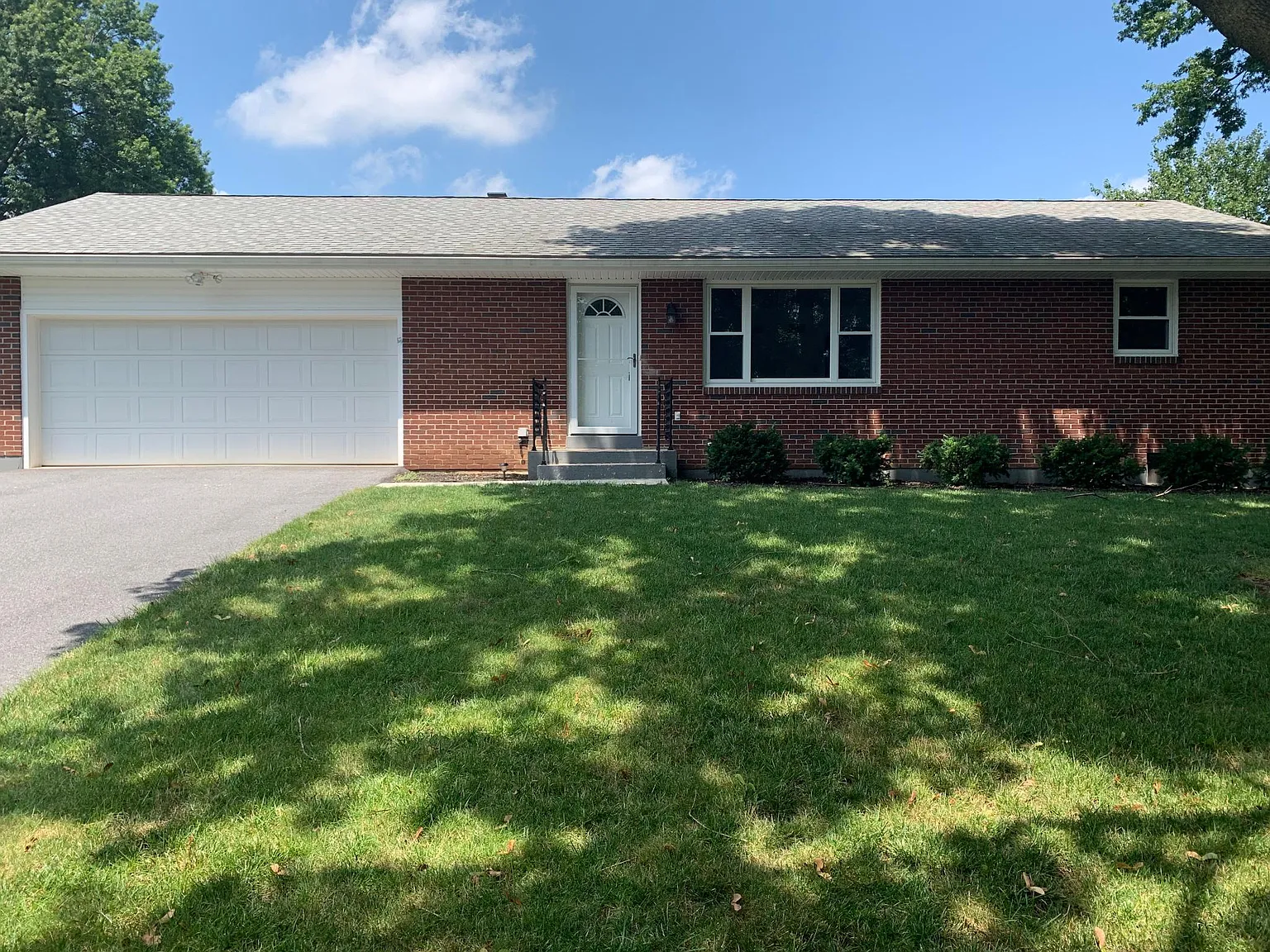 2633 Sutton Pl photo 1