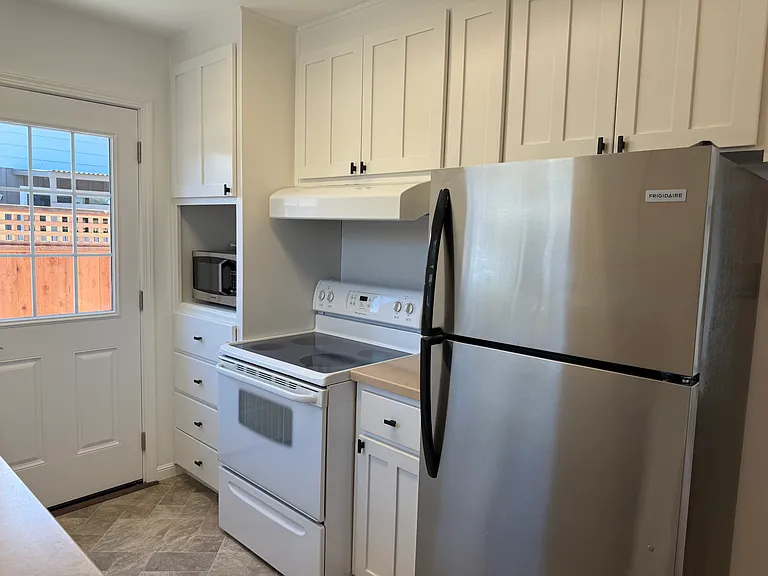 1151 Sanchez Way — Photo 12