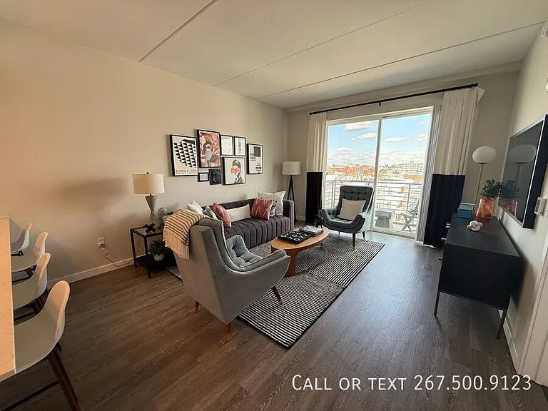 1321 S American St — Photo 1