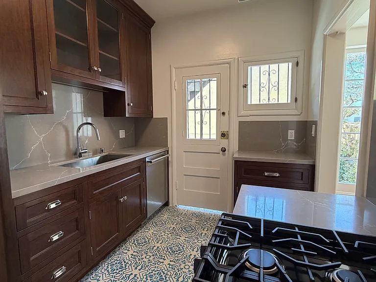 1342 N Laurel Ave #101 — Photo 9