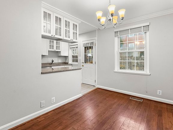 3rd image of 3191 S Stafford St