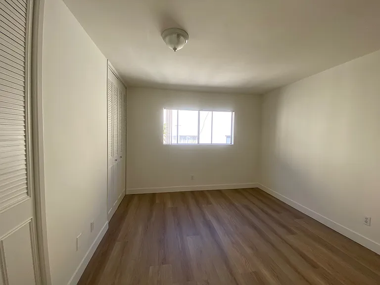 11920 Mayfield Ave #16 — Photo 4