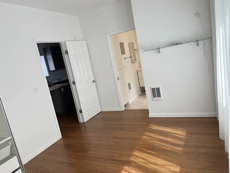 348 Lester Ave — Photo 9