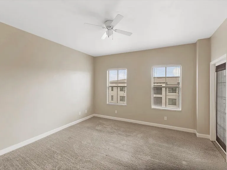 424 Luna Bella Ln #432 — Photo 17