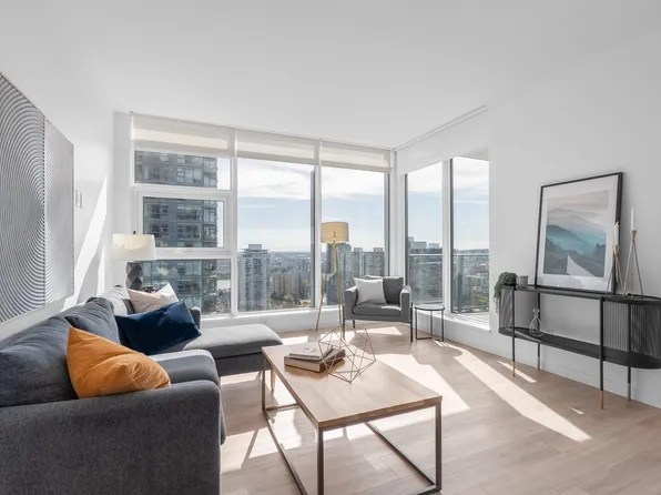 660 Quayside Dr #2904, New Westminster, BC V3M 0P1