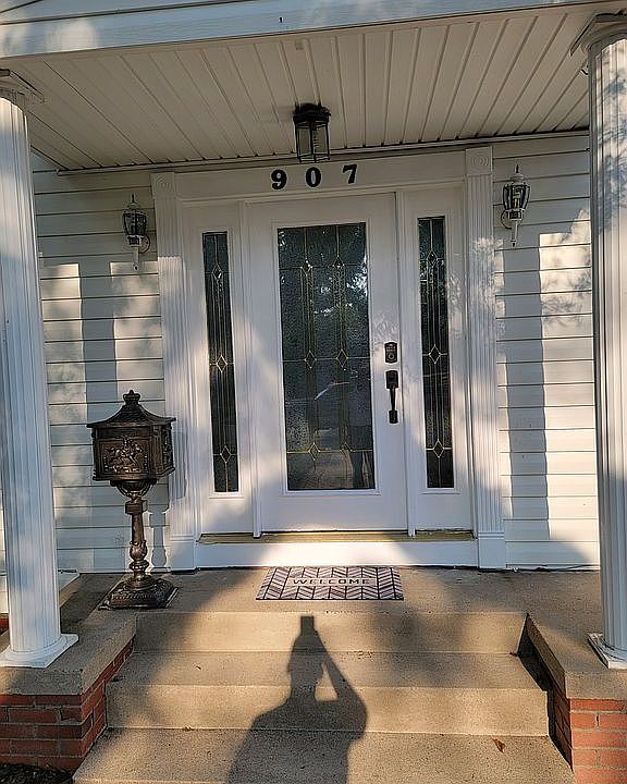 2nd image of 907 8th St