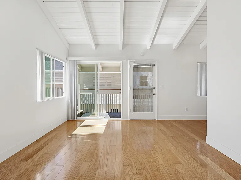 3733 Riviera Dr — Photo 14