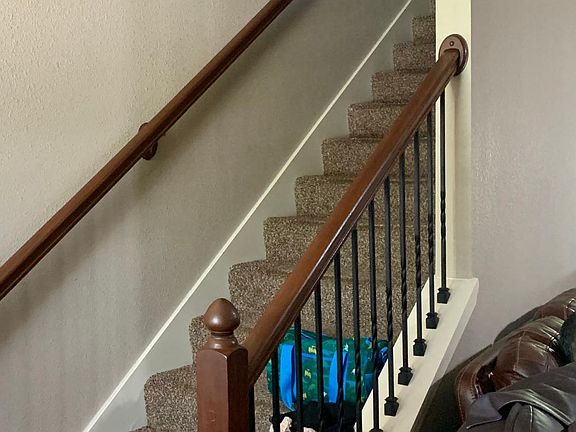 stairs to upstairs bedroom -