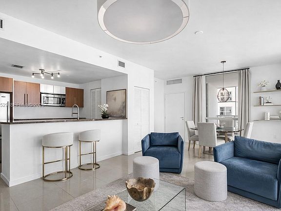 5th image of 300 S Biscayne Blvd #T-2416