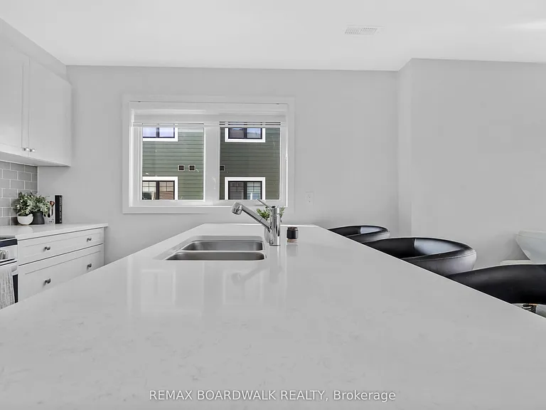210 Verulam St — Photo 8