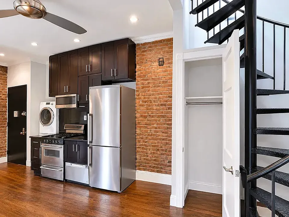 314 E 26th St #27A