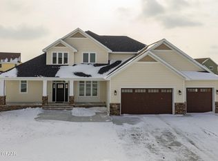 50 Edgewood Ct, Grand Forks, ND 58201