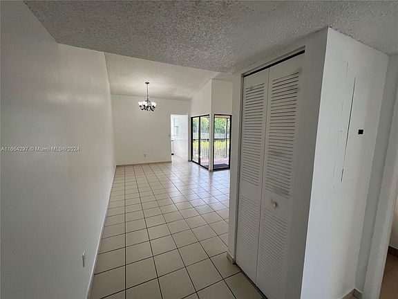 3rd image of 975 N Franklin Ave #975E