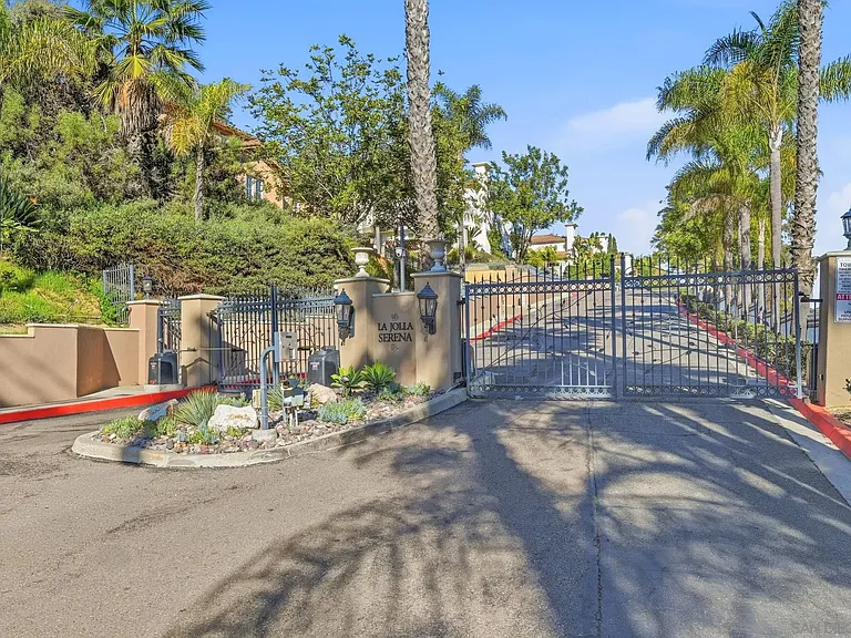8010 Gilman Ct — Photo 2