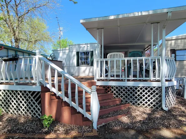 10001 E Goodall Rd #214, Durand, MI 48429