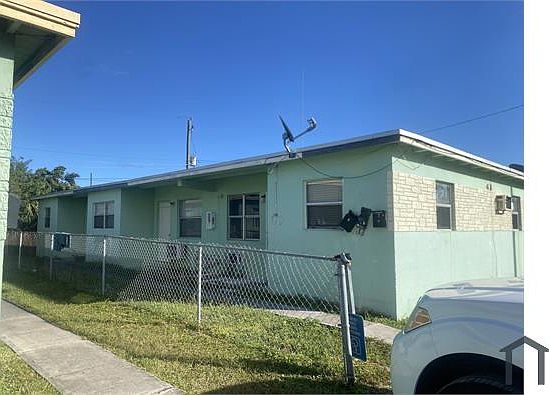 2nd image of 910 NW 13th Ave APT 3