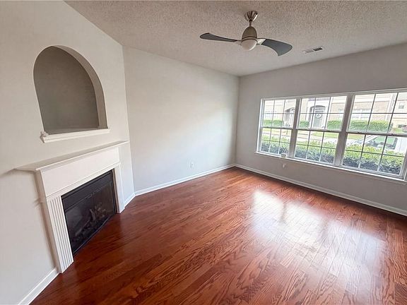 3rd image of 7553 Rutgers Cir
