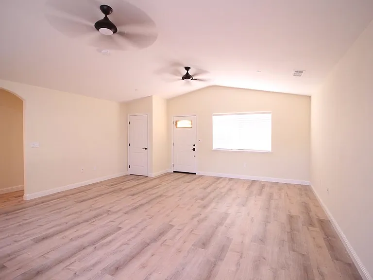 321 Wallace Ave — Photo 3