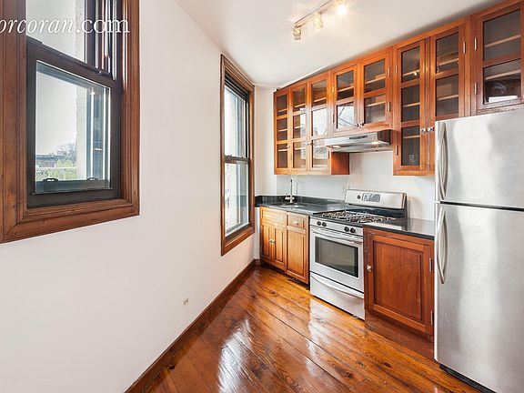 4th image of 13 Morton St APT 4