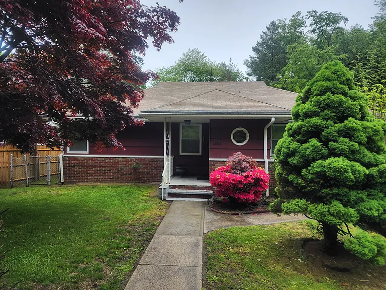 480 Frenchtown Rd — Photo 1