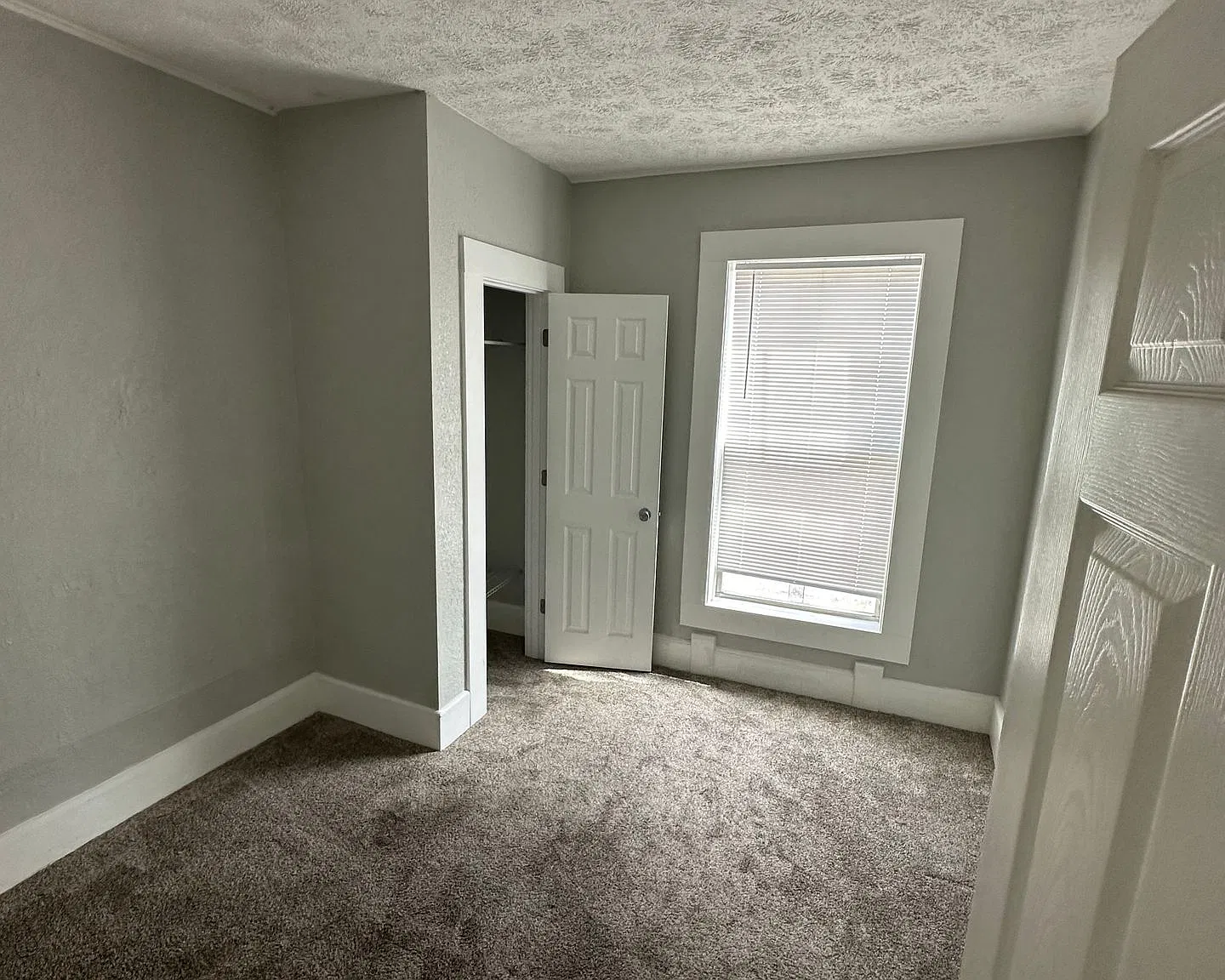3 Bedroom 1 Bathroom Apartment — Photo 4