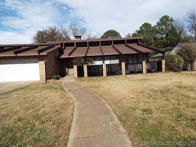 1912 W Evergreen St — Photo 1