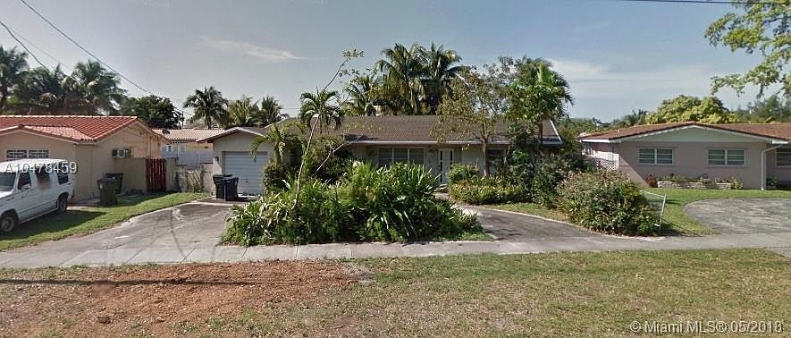 2nd image of 930 N Royal Poinciana Blvd