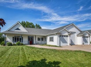 1009 Twin Harbor Dr, Winneconne, WI 54986