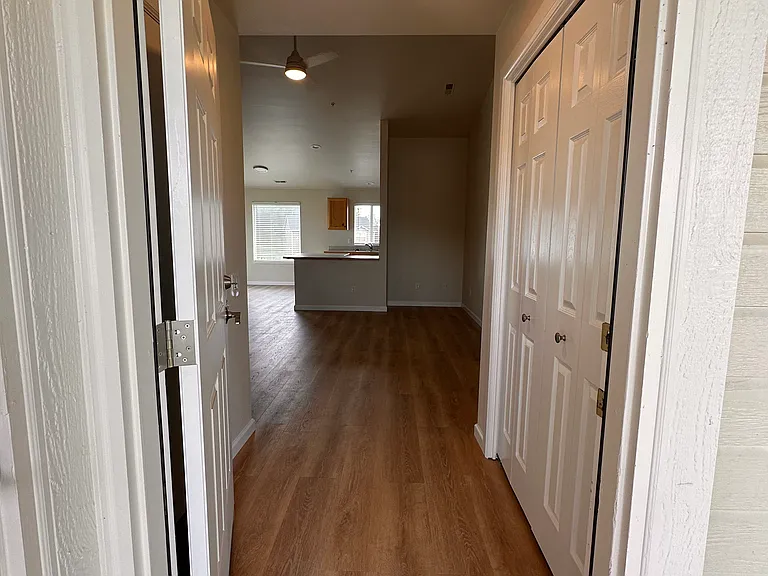 2105 E White Oak Ct #201 — Photo 2