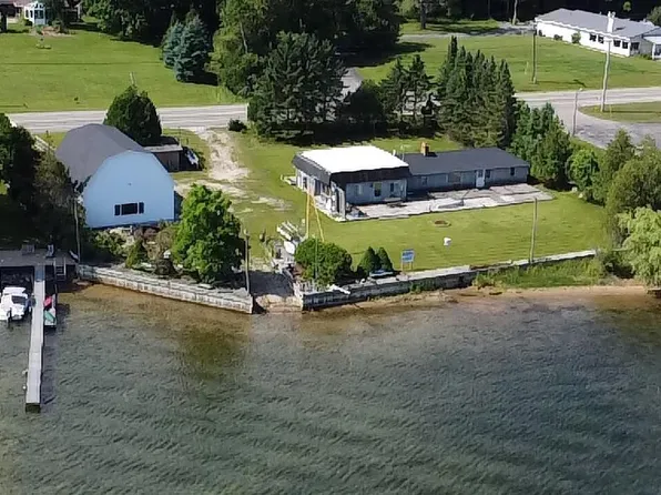 4472 Crescent Beach Rd, Onekama, MI 49675