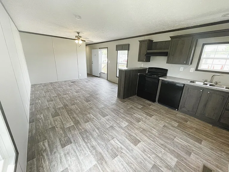 515 Tom Mann Rd — Photo 32