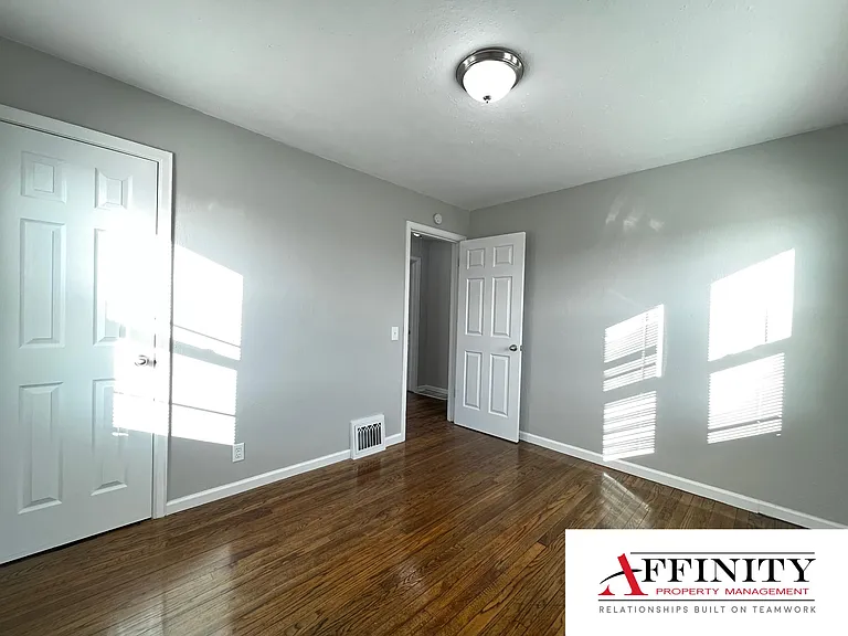 7720 Floyd St — Photo 5