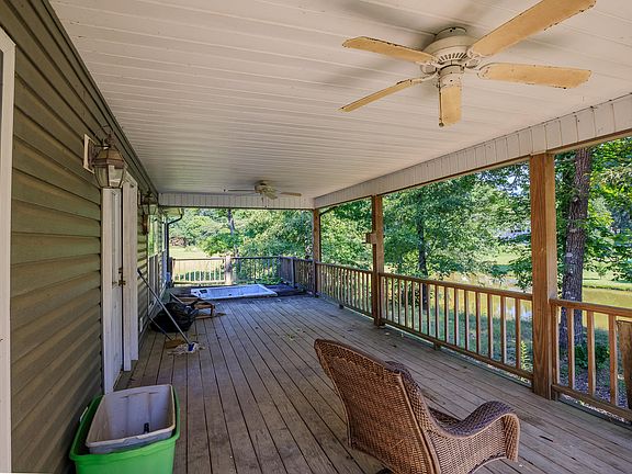 2nd image of 204 Clements Cove Ln