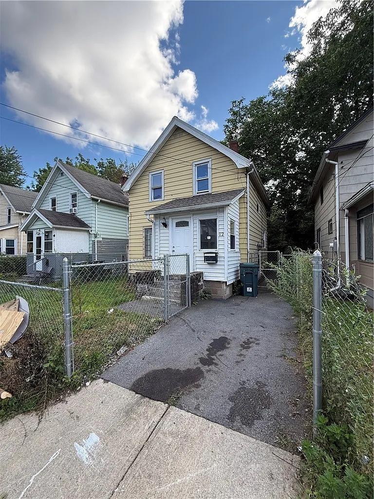 3 bed, 1.0 bath, 938 sqft, $1,700 — Photo 2