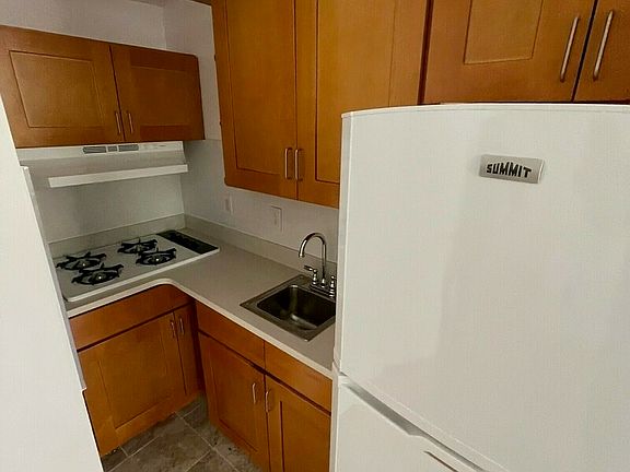 2nd image of 320 Lexington Ave APT 3C