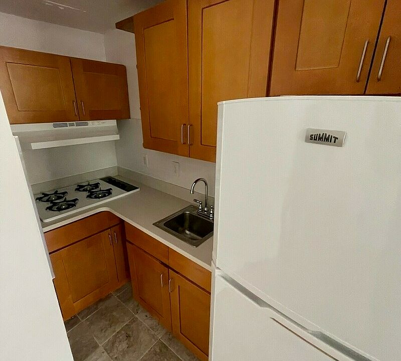 2nd image of 320 Lex Ave #3B