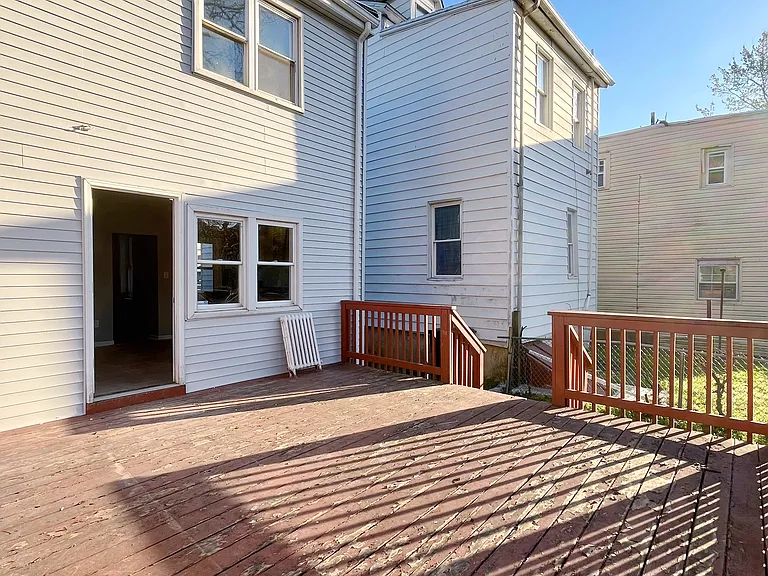 215 N 9th St — Photo 11