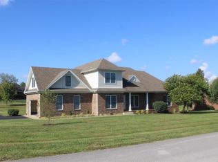 749 Hunters Pointe Ct, Bowling Green, KY 42104